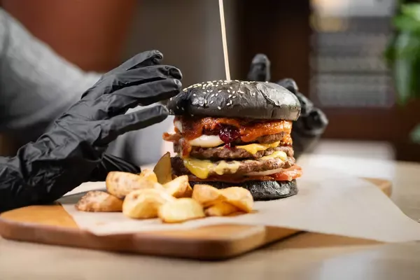 La moda de las smash burgers triunfa en las redes