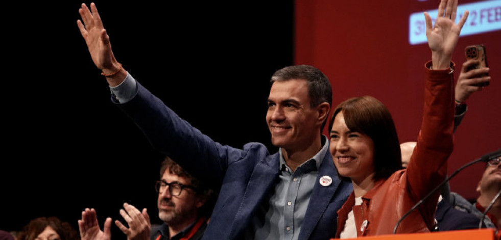 El PSOE arranca su congreso con imágenes de Ayuso, Milei o Meloni: 