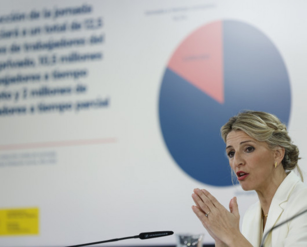 LaministradeTrabajoyvicepresidentasegundadelGobiernodeEspaaYolandaDazdurantelaruedadeprensatraselCon
