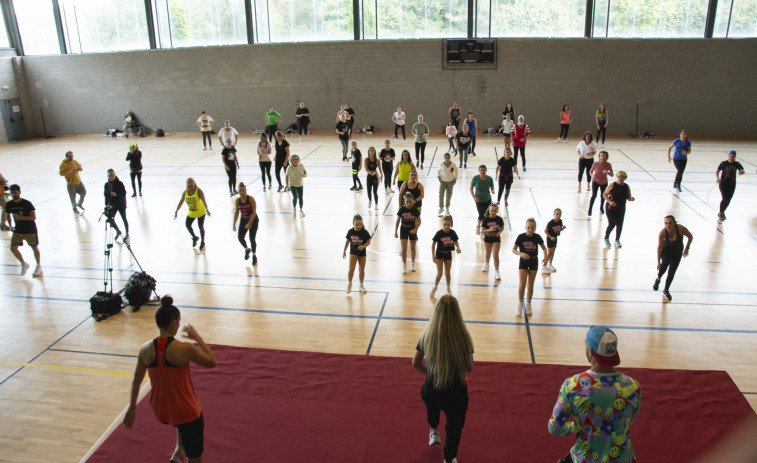 O Pino baila polo Párkinson e a ELA | Clase de Zumba Solidaria