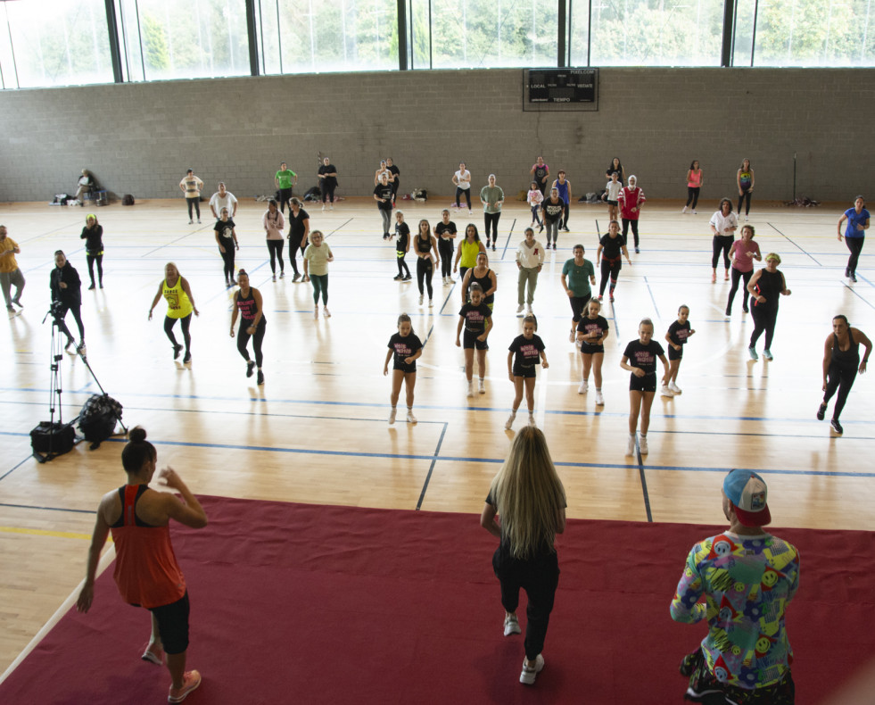 20231021 O Pino Zumba Solidaria a favor Asociacion Compostela Esclerosis Multiple 8