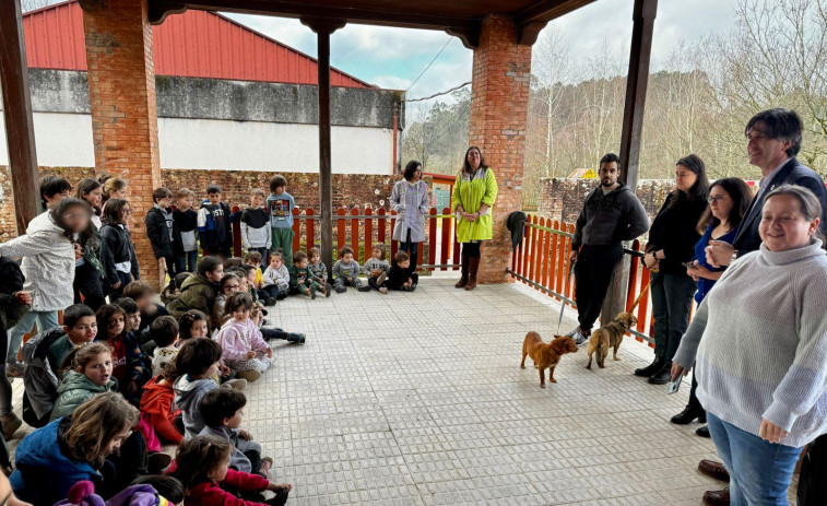 O Refuxio de Bando visita aos escolares de Vedra para amosarlles o seu labor