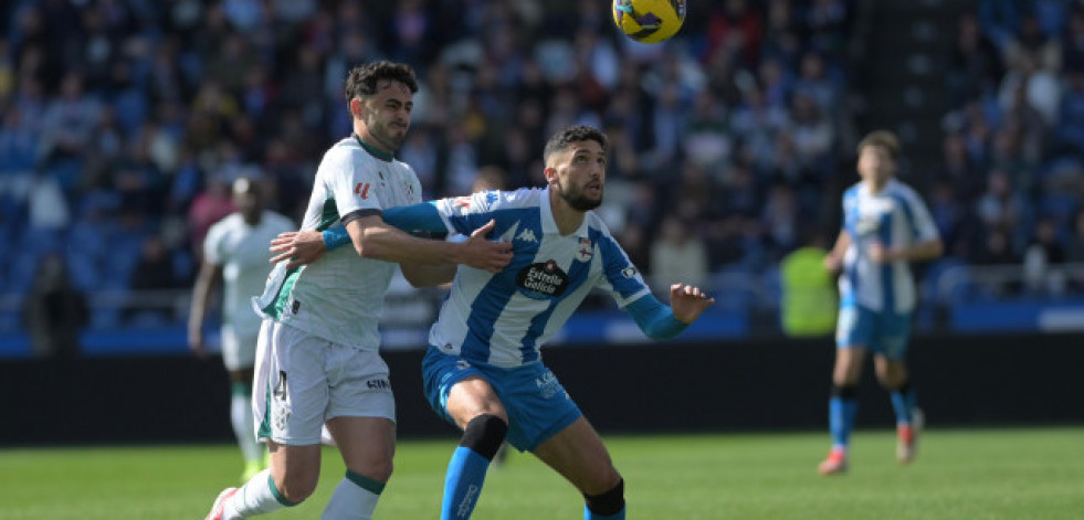 La falta de acierto deja al Deportivo sin hacer cumbre ante el Huesca (0-0)