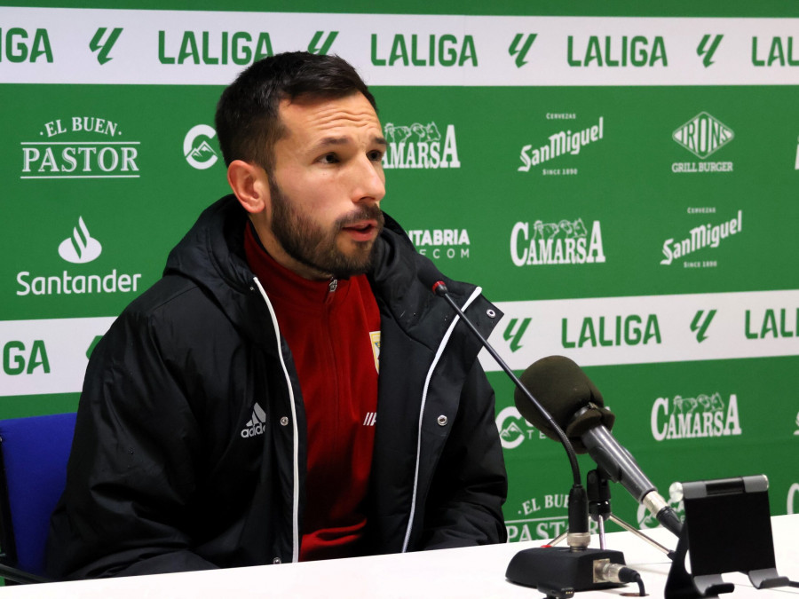 Cesan al entrenador de la SD Compostela tras una dura derrota en casa contra el Rayo Cantabria