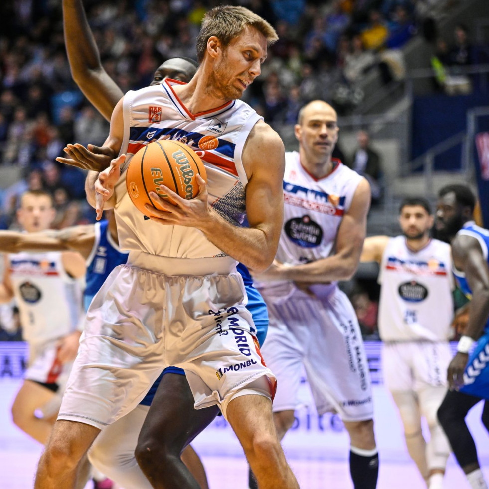 El Monbus Obradoiro arrasa en el Multiusos con una contundente victoria sobre Caja Rural Zamora