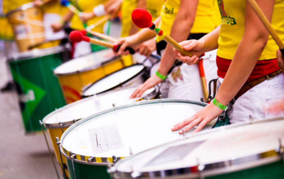 A Escola Municipal de Música de Ames organiza unhas xornadas de batucada para celebrar o seu 20º aniversario