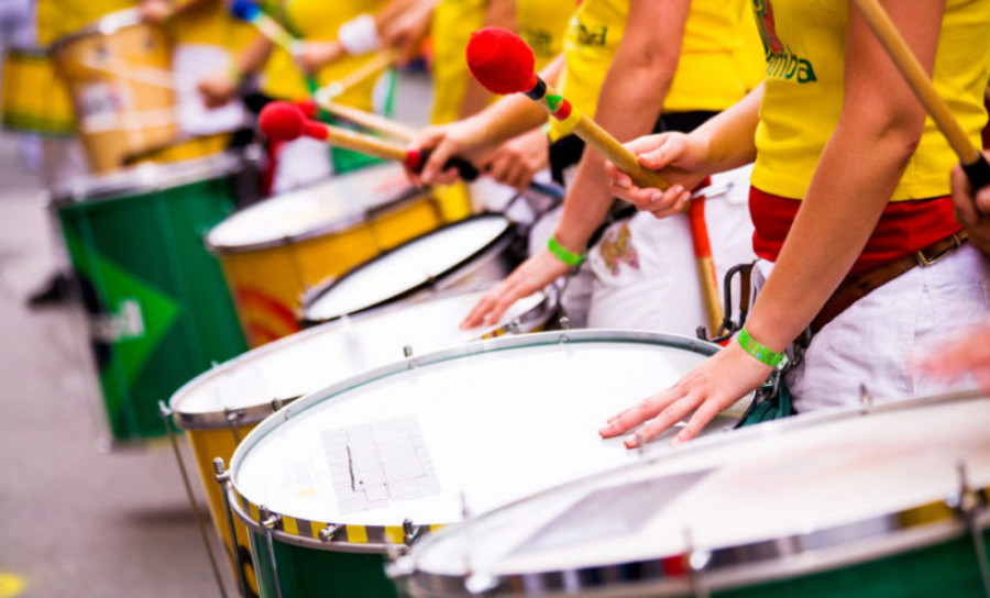 A Escola Municipal de Música de Ames organiza unhas xornadas de batucada para celebrar o seu 20º aniversario