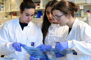Investigadoras da USC. Foto de Santi Alvite
