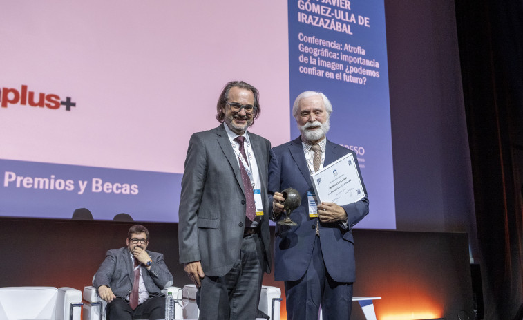 Francisco Gómez-Ulla recibe el Premio a la Excelencia de la Sociedad Española de Retina