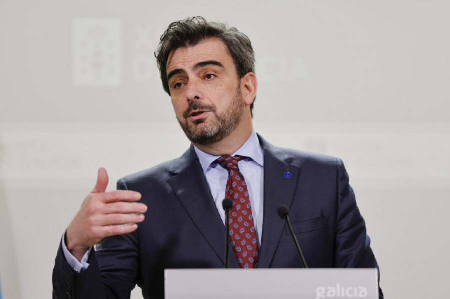 La Xunta exige a Aena un cambio de política tras el cierre de la base de Ryanair en Santiago