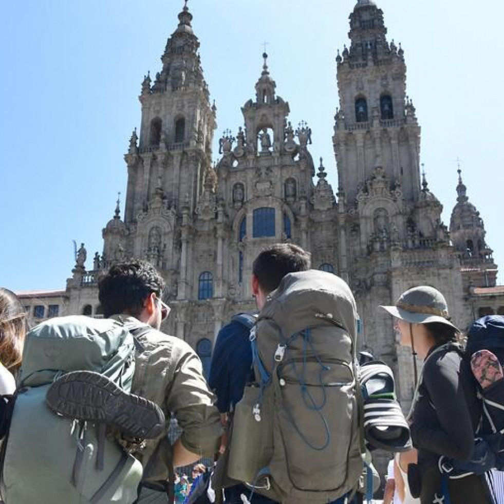 Peregrinos turistas plaza del obradoiro 08