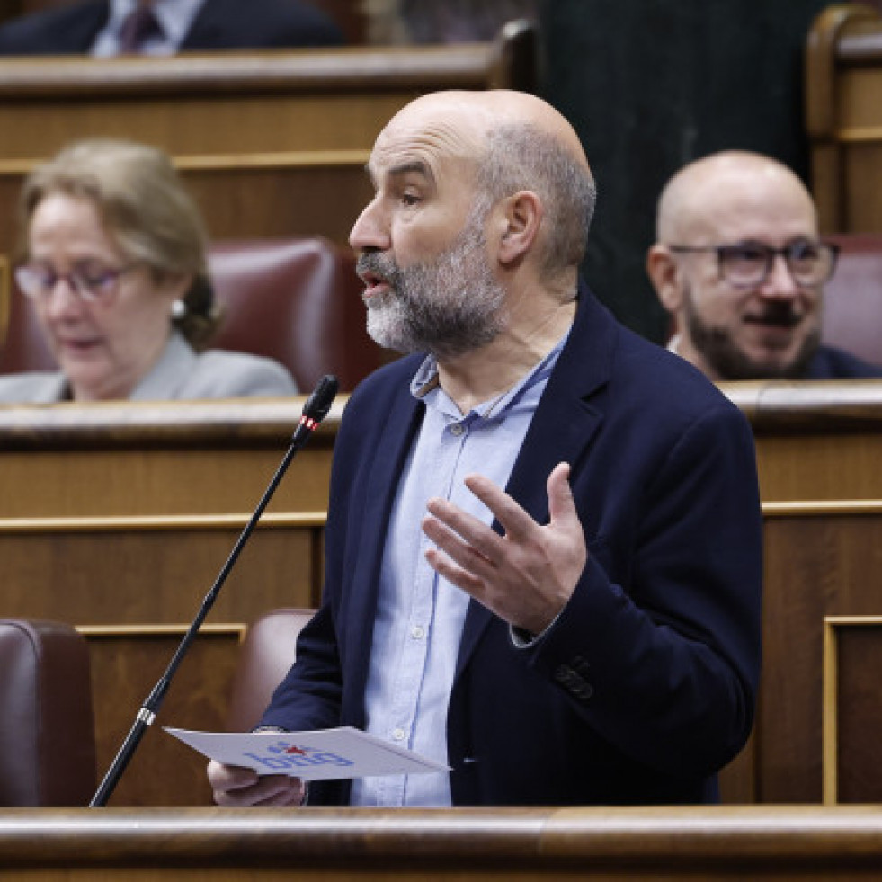 Rego denuncia recortes sanitarios en el Rosalía de Castro y pide a Aena reforzar la atención médica en Lavacolla