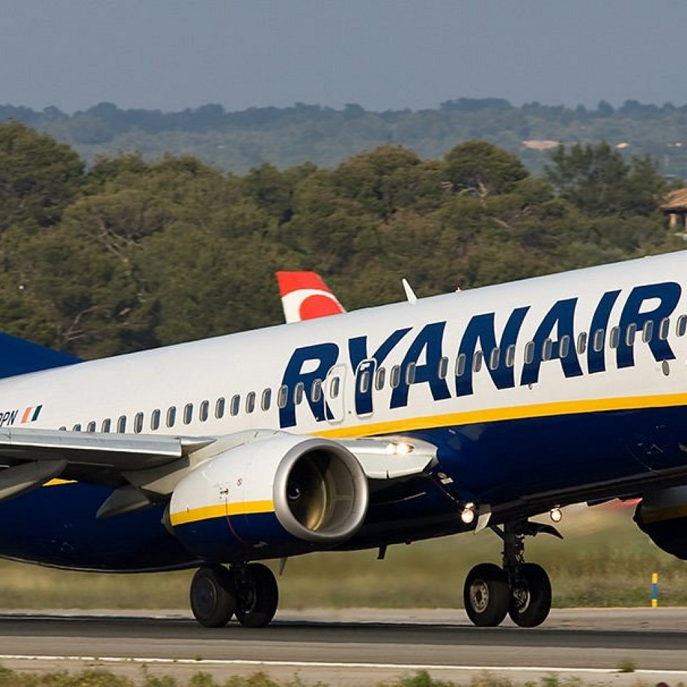 Ryanair cerrará su base de Santiago y dejará la ciudad sin inversión fija de la aerolínea