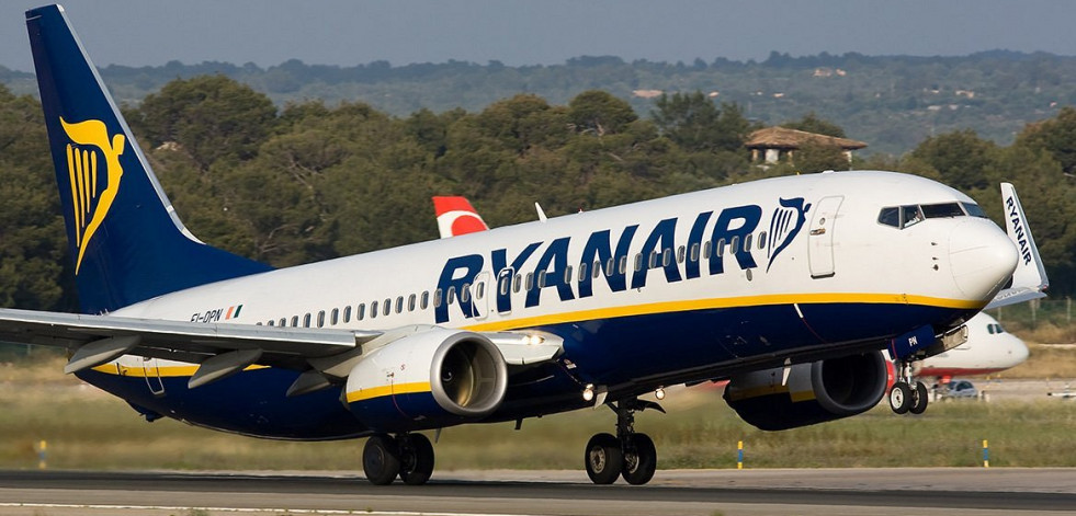 Ryanair cerrará su base de Santiago y dejará la ciudad sin inversión fija de la aerolínea