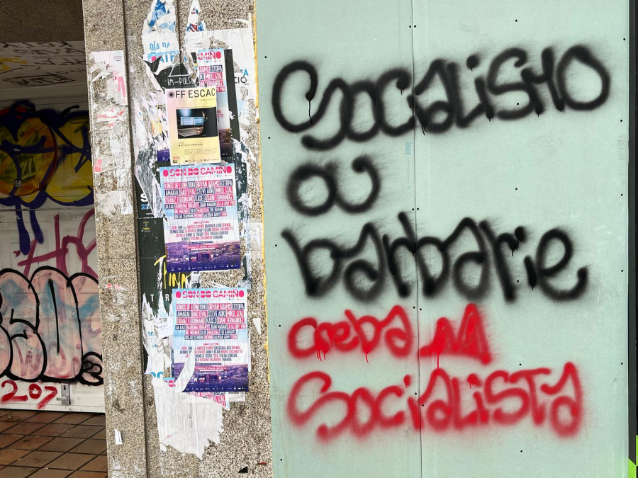 “Socialismo ou barbarie” y otras pintadas inundan Santiago: ¿Libertad de expresión o destrozo urbano?