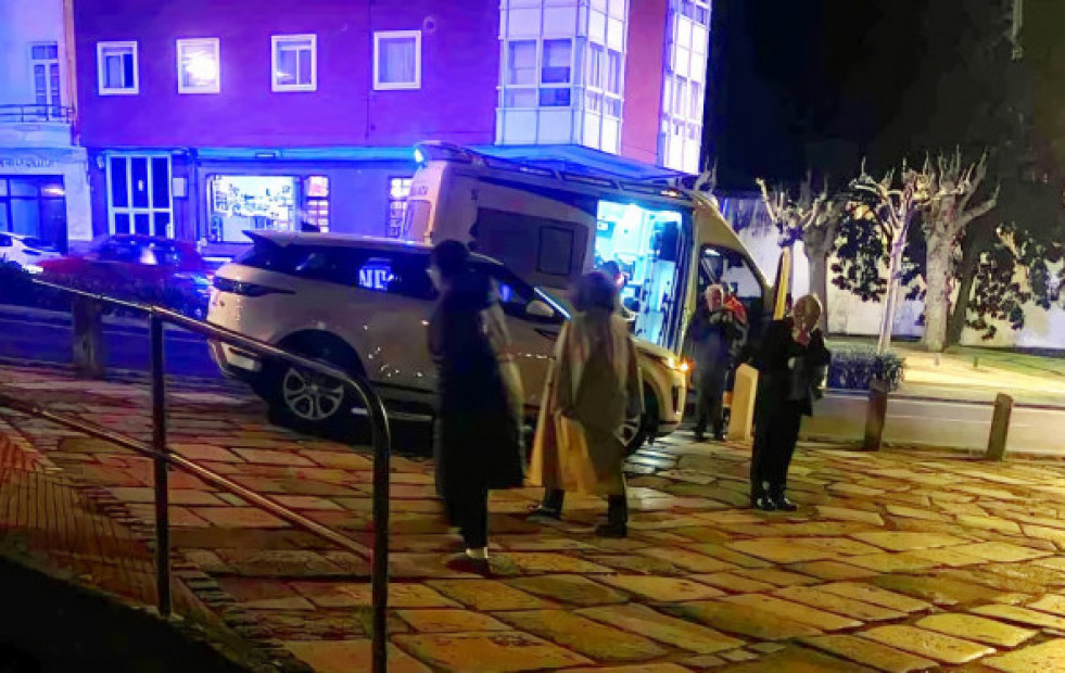 Dos cofrades heridos tras llamar la atención a unos jóvenes de Ferrol por orinar en las Angustias