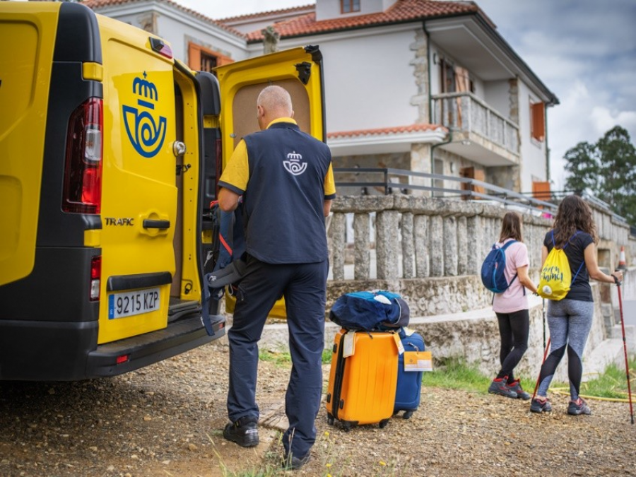 Correos reanuda el transporte de mochilas en las principales rutas del Camino de Santiago
