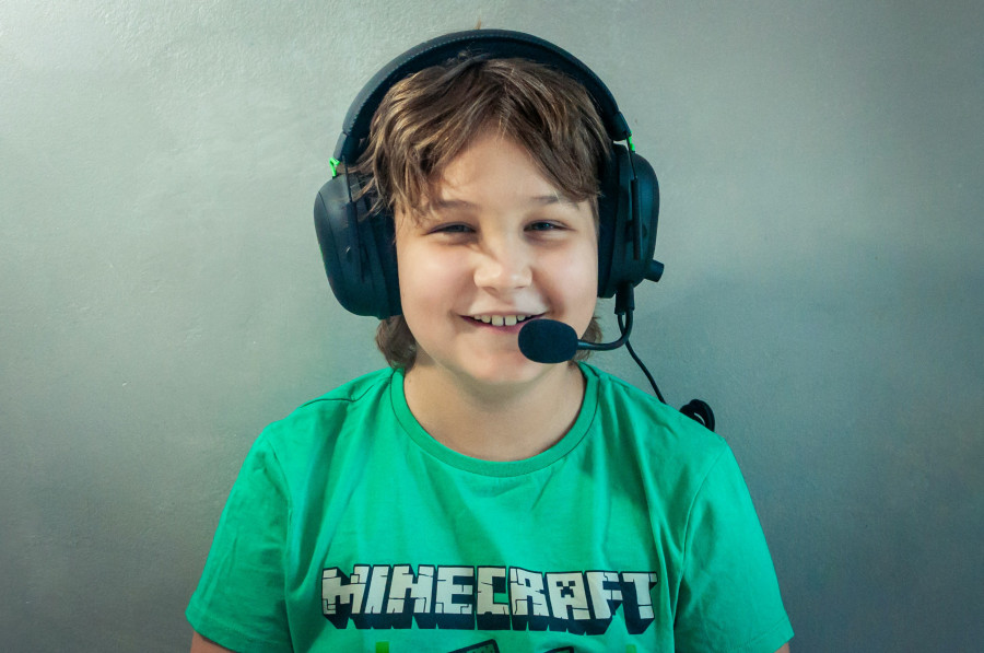 Desciframos por qué los peques siguen flipando con Minecraft (y no es solo por los creepers)