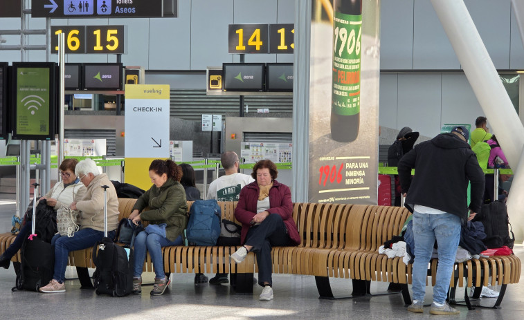 El Aeropuerto de Santiago supera los 900.000 pasajeros en el primer cuatrimestre del año