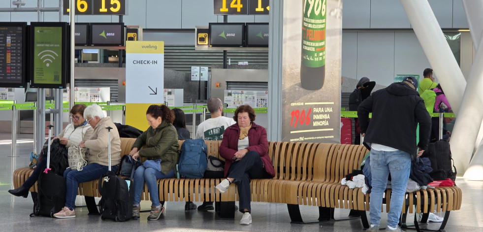 El Aeropuerto de Santiago supera los 900.000 pasajeros en el primer cuatrimestre del año