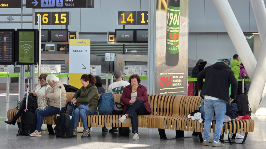 El Aeropuerto de Santiago supera los 900.000 pasajeros en el primer cuatrimestre del año
