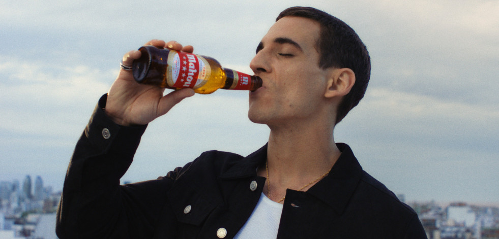 Mahou Cinco Estrellas lanza una nueva campaña que celebra la grandeza que llevamos dentro de la mano del actor Miguel Herrán