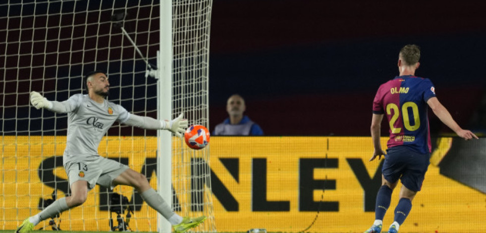 Dani Olmo refuerza el liderato del Barcelona antes de la final de Copa (1-0)