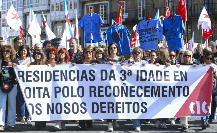 Trabajadoras de residencias privadas claman en Santiago por un convenio 