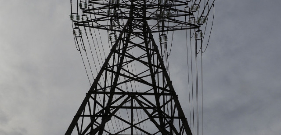 Galicia recupera el suministro eléctrico al completo: Touro y Arzúa vuelven a la normalidad