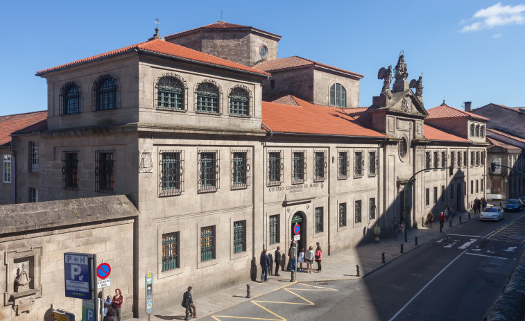 Afundación transforma el patio del Compañía de María en un mural vivo contra la contaminación