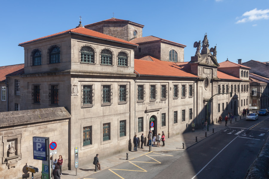 Afundación transforma el patio del Compañía de María en un mural vivo contra la contaminación