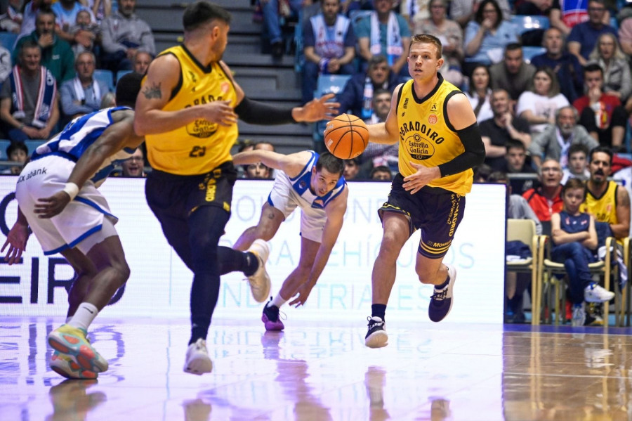 El Monbus Obradoiro cae ante Inveready Gipuzkoa en un partido clave de cara a los playoffs de ascenso (63-65)