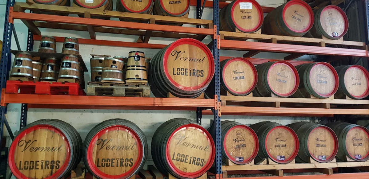 La bodega esta situada en el Poligono del Tambre