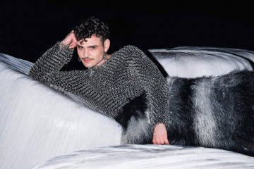 Mondra, na portada do seu novo disco. Foto de Zeltia Iglesias