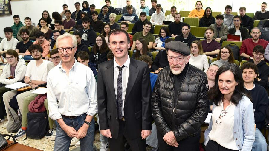 El Nobel de Física Kip Thorne imparte clase en la USC y acerca los secretos del universo a Compostela