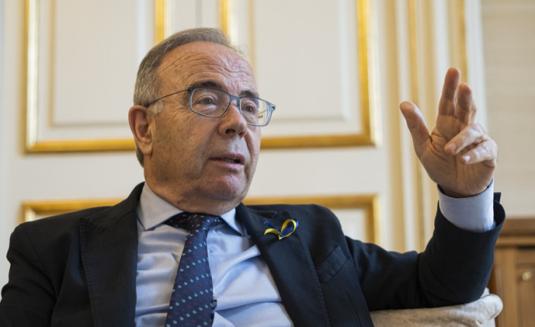 Bugallo, exalcade de Santiago, dimite como senador del PSOE