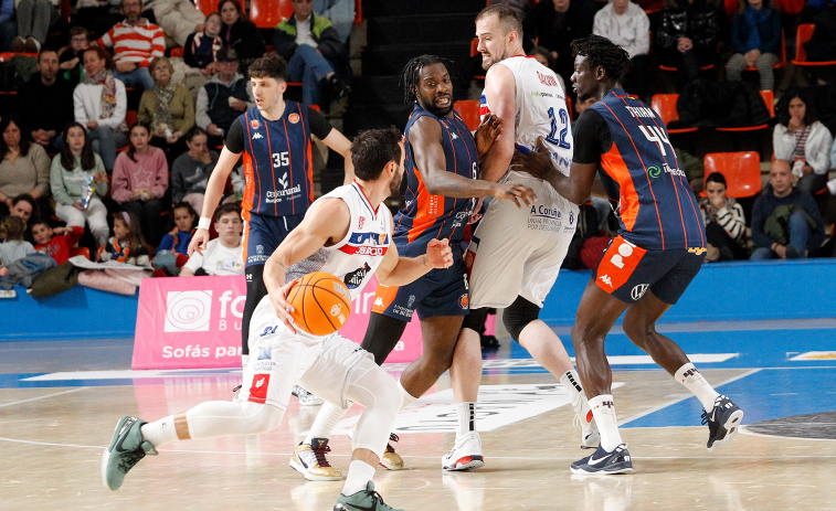 Crónica | El Obradoiro se asegura el factor cancha para los playoffs con una victoria en el último partido de liga