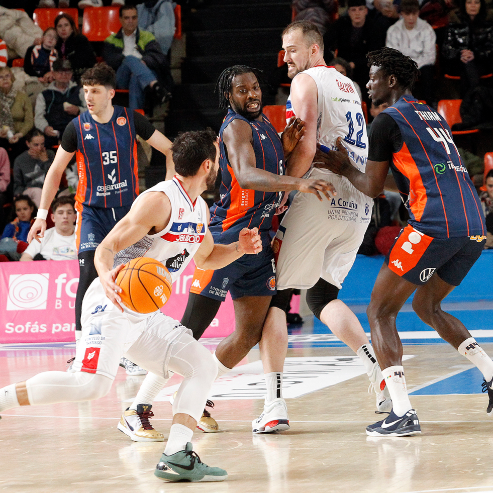 Crónica | El Obradoiro se asegura el factor cancha para los playoffs con una victoria en el último partido de liga