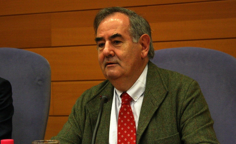 Álvaro Gil-Robles comparte en el Ateneo de Santiago su experiencia como Comisario Europeo de Derechos Humanos