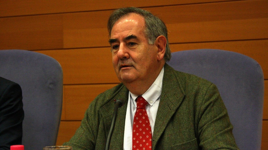 Álvaro Gil-Robles comparte en el Ateneo de Santiago su experiencia como Comisario Europeo de Derechos Humanos
