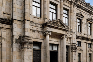 Fachada facultad medicina 2000pxb