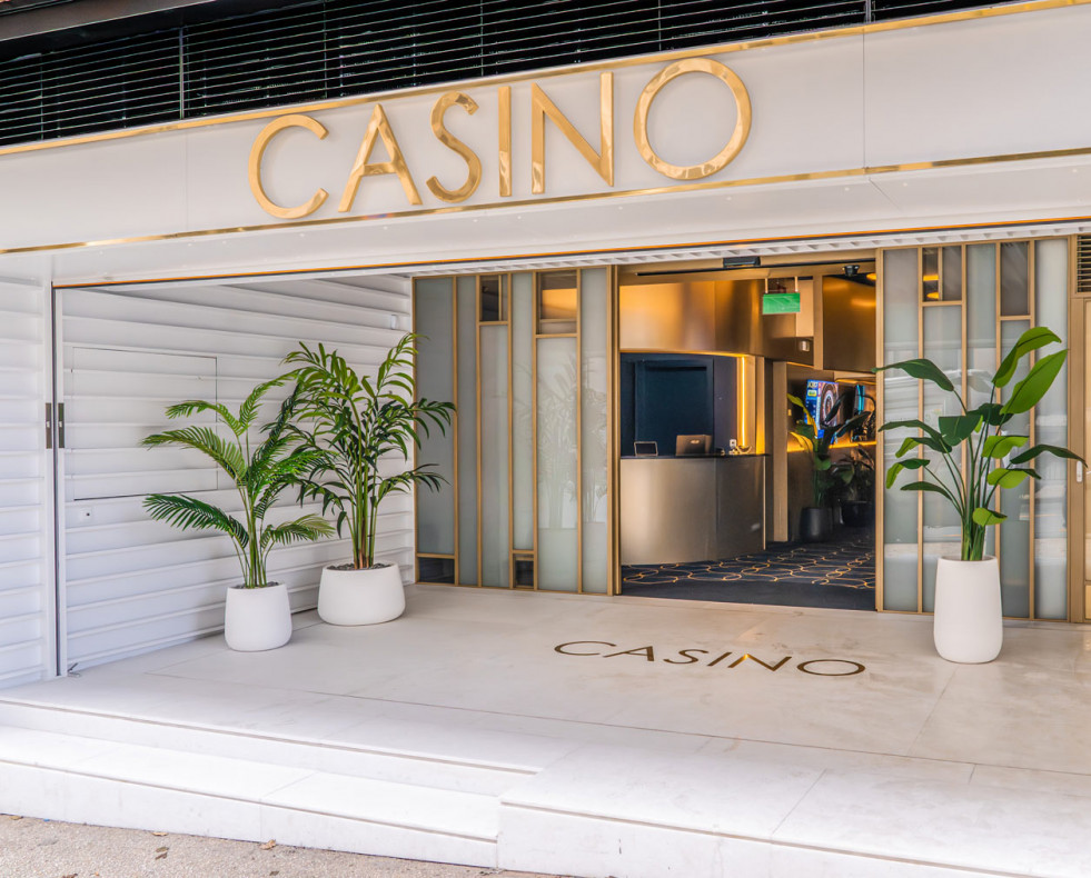 Exterior del Casino Santiago