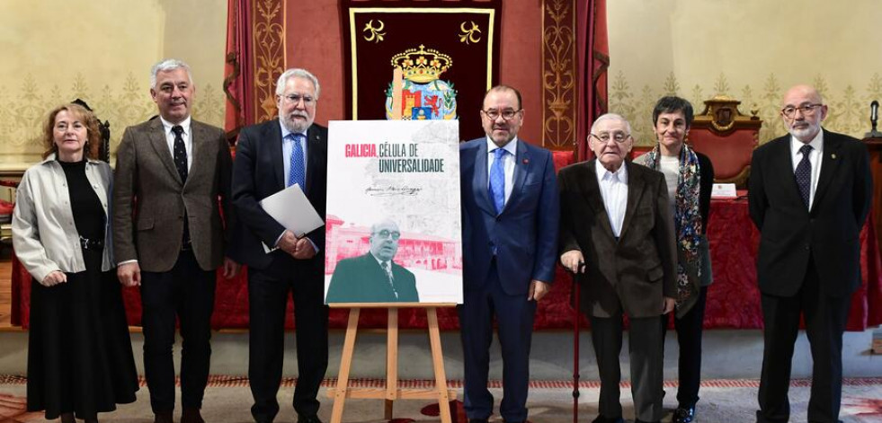La Cátedra Otero Pedrayo arranca su andadura con la concesión de la Insignia de Oro a Manuel Lourenzo