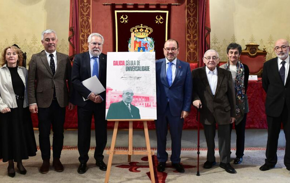 La Cátedra Otero Pedrayo arranca su andadura con la concesión de la Insignia de Oro a Manuel Lourenzo