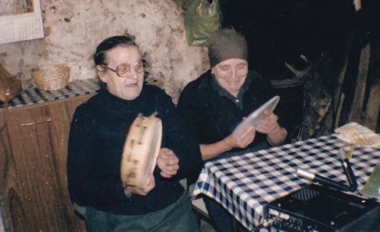 Afundación homenaxea ás cantareiras e á poesía oral popular no Día das Letras Galegas