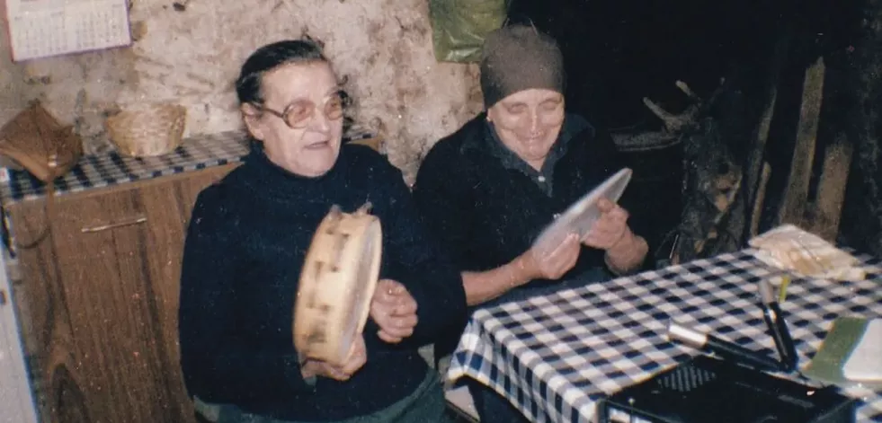 Afundación homenaxea ás cantareiras e á poesía oral popular no Día das Letras Galegas
