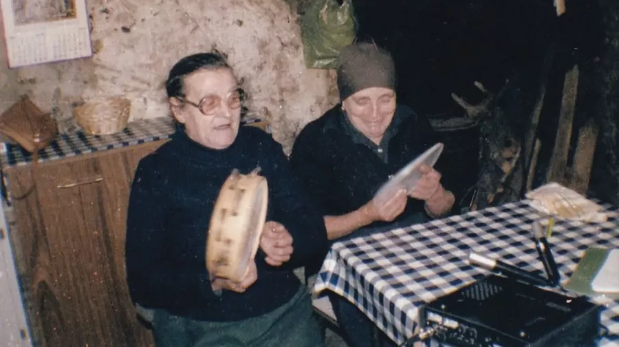 Afundación homenaxea ás cantareiras e á poesía oral popular no Día das Letras Galegas