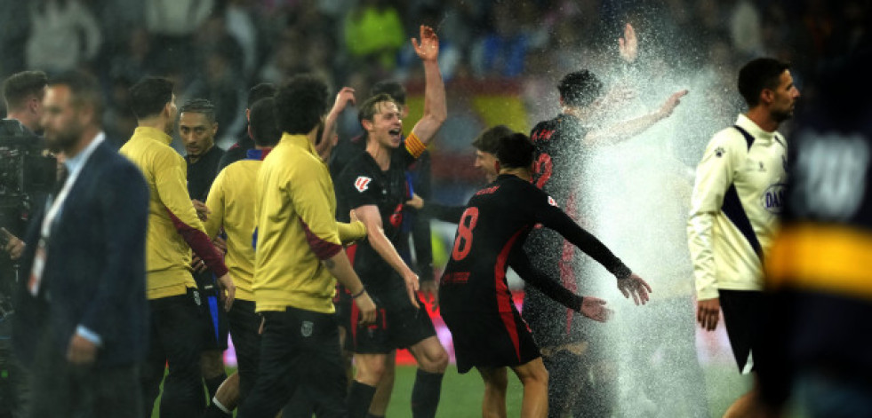 El Barça se proclama campeón de LaLiga tras imponerse en el derbi (0-2)