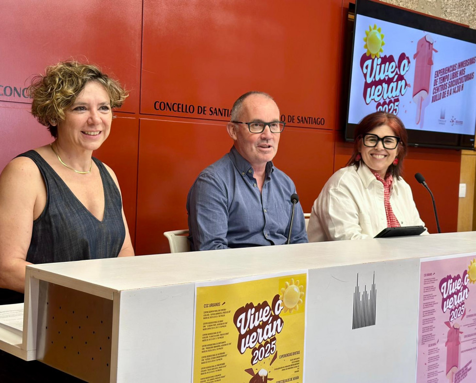 Los representantes municipales, durante la presentacion de la iniciativa