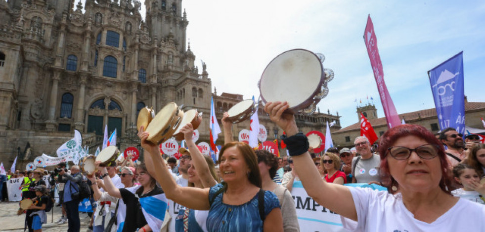 Miles de personas se manifiestan en Santiago en defensa del gallego por el Día das Letras